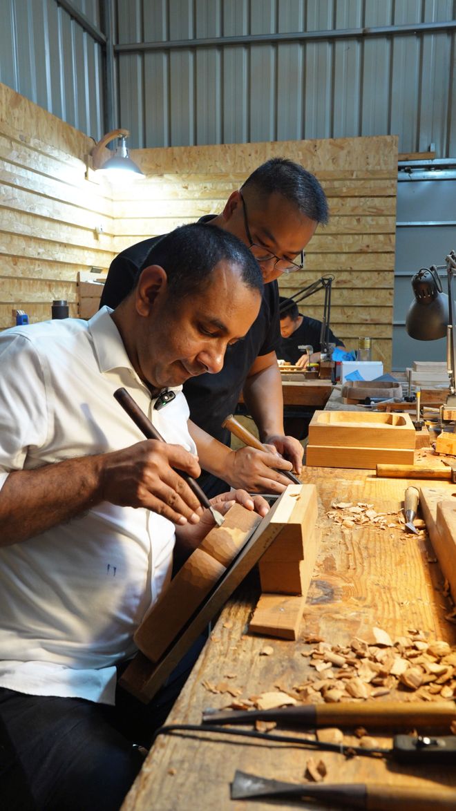 在台州这位老外挑战用木头制作“最好的礼物”(图2)