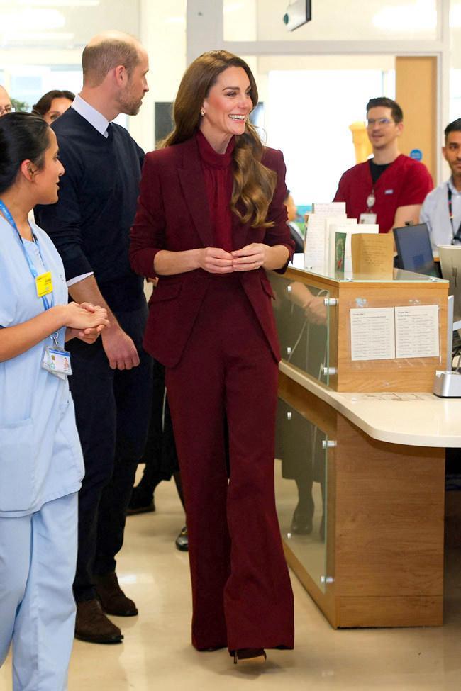 英国凯特王妃6套穿搭封神王室时尚教科书！普通人直接抄不出错(图2)