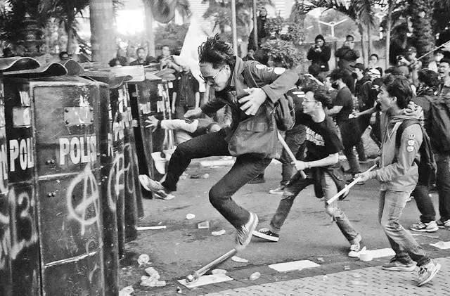 印尼爆发大规模抗议 当地华人：多位政要住宅被洗劫(图1)