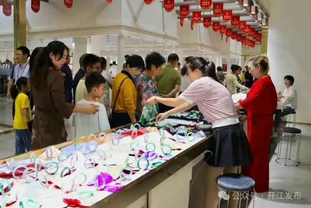 “一颗珍珠富一方百姓” 首届西部珍珠产业发展大会暨珠宝博览交易会在开江启幕(图2)