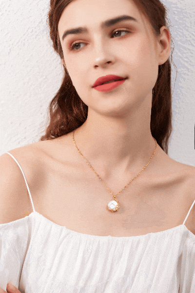 秋冬穿毛衣别忘这一步！珍珠毛衣链让普通穿搭“显贵”3倍(图4)