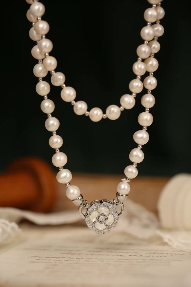 秋冬穿毛衣别忘这一步！珍珠毛衣链让普通穿搭“显贵”3倍(图12)