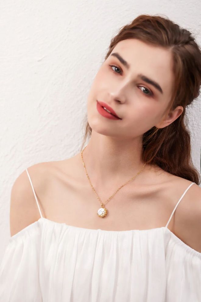 秋冬穿毛衣别忘这一步！珍珠毛衣链让普通穿搭“显贵”3倍(图17)