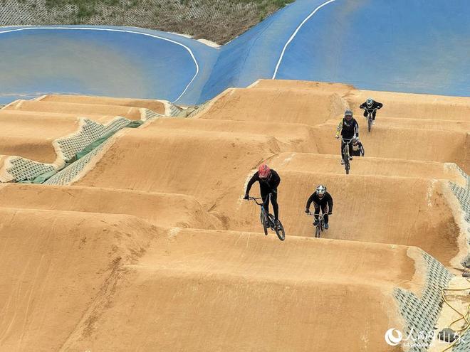 山东烟台:金山银海庄园焕彩(图5)