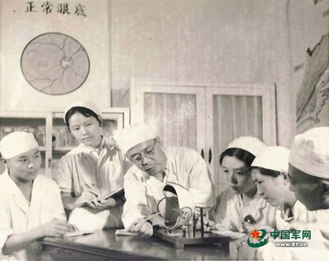 军营观察丨96岁老军医:用有限的生命去做更多的工作(图2)