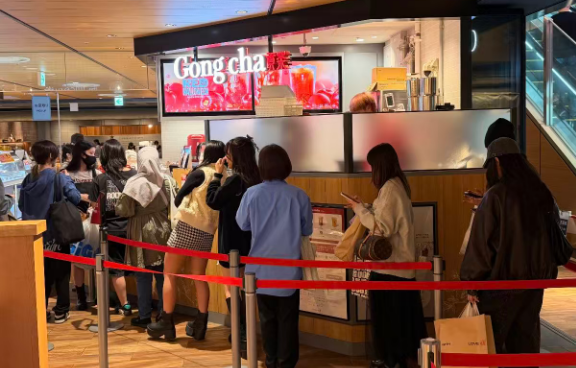 在国内濒临绝迹的贡茶 正在国外做奶茶皇帝(图6)