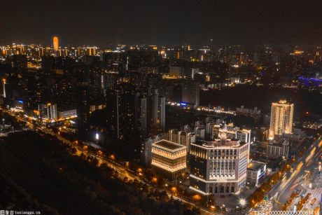 物业为防业主逃费连装8条减速带是咋回事？小区道路可以私自安装减速带吗？焦点滚动(图1)